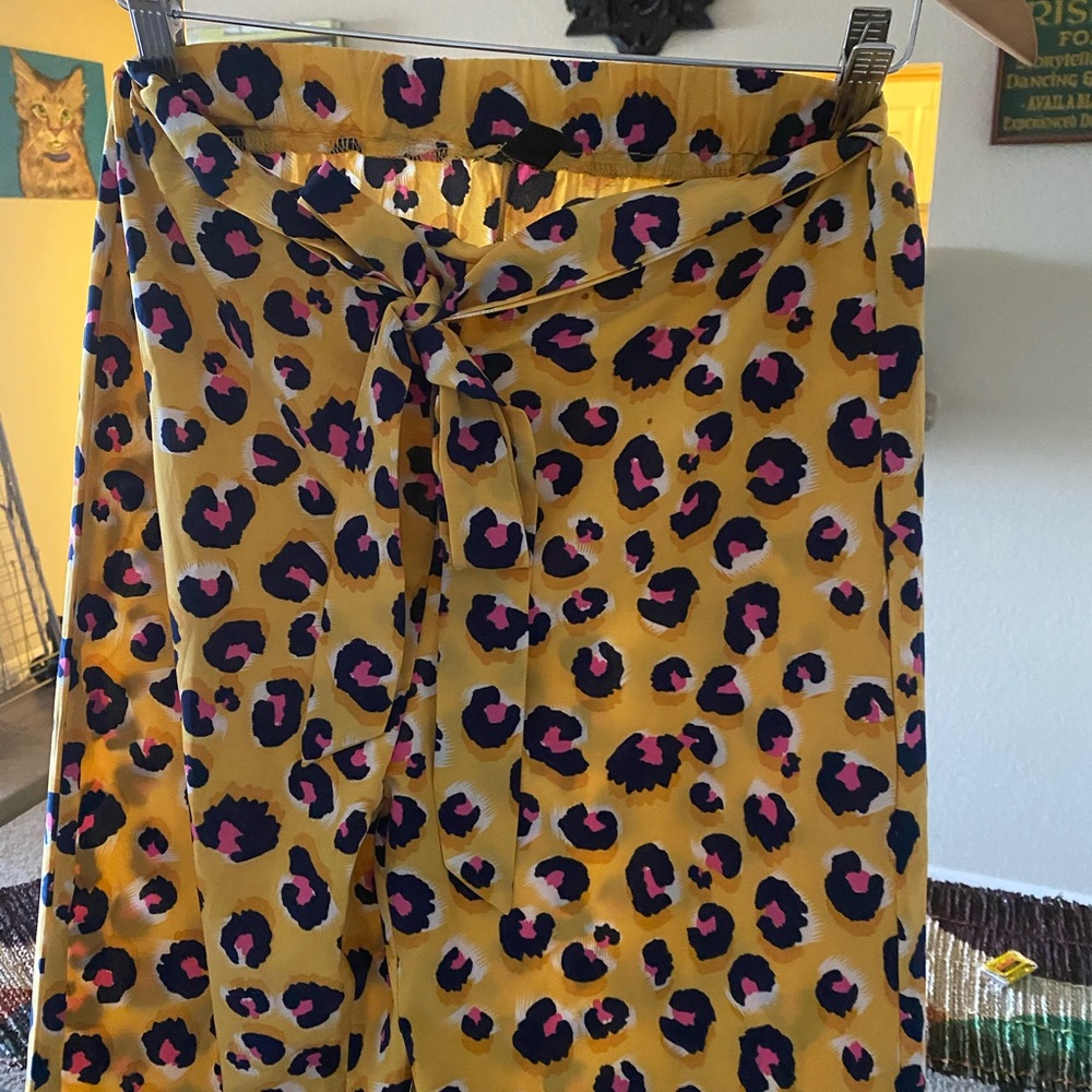 4/$25 🌵Shein leopard 🐆 print pants - Picture 3 of 7